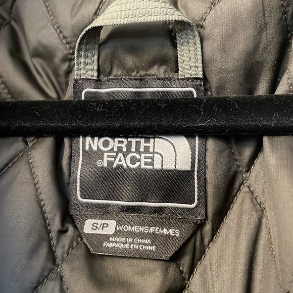 Retro North Face snowboard jacket 🏂 - Picture 3 of 8